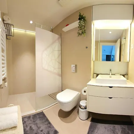 Waterfront 10th Fl Lux Apt. W/ View * Belgrado