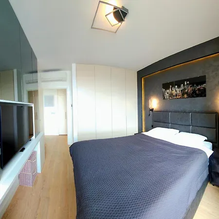 Waterfront 10th Fl Lux Apt. W/ View